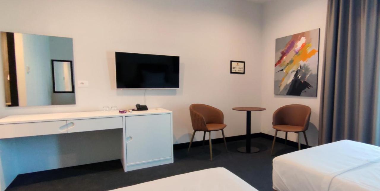 Hotel Delta Premium دراس المظهر الخارجي الصورة