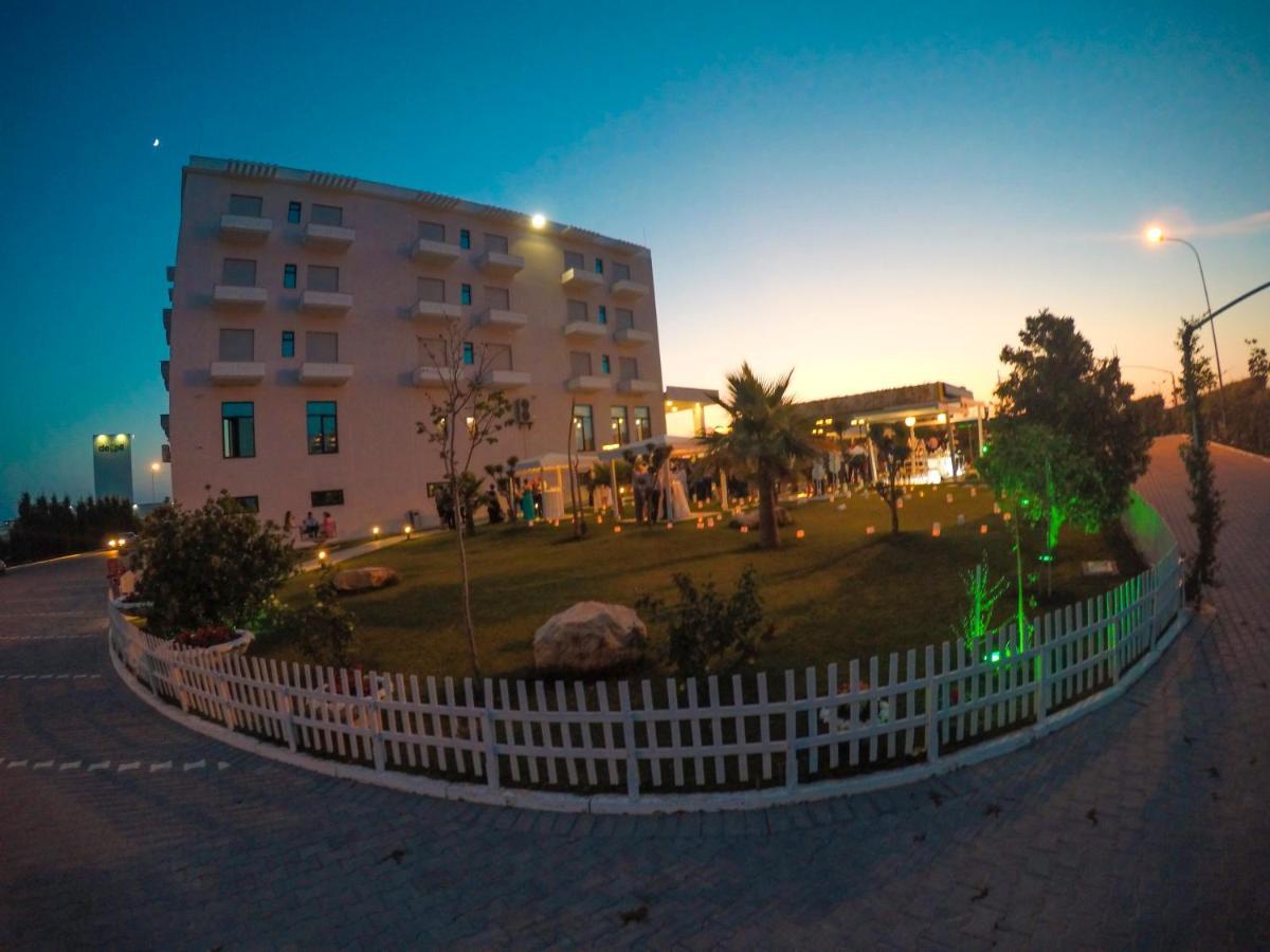 Hotel Delta Premium دراس المظهر الخارجي الصورة