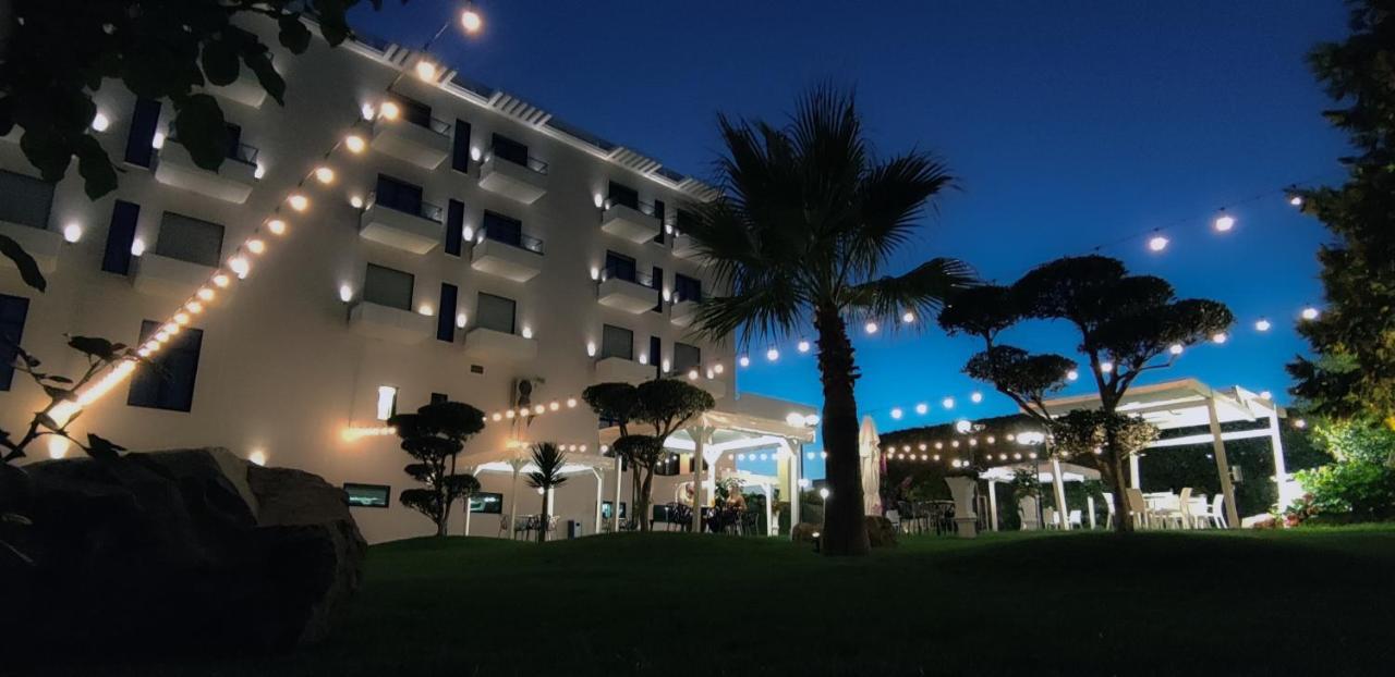 Hotel Delta Premium دراس المظهر الخارجي الصورة