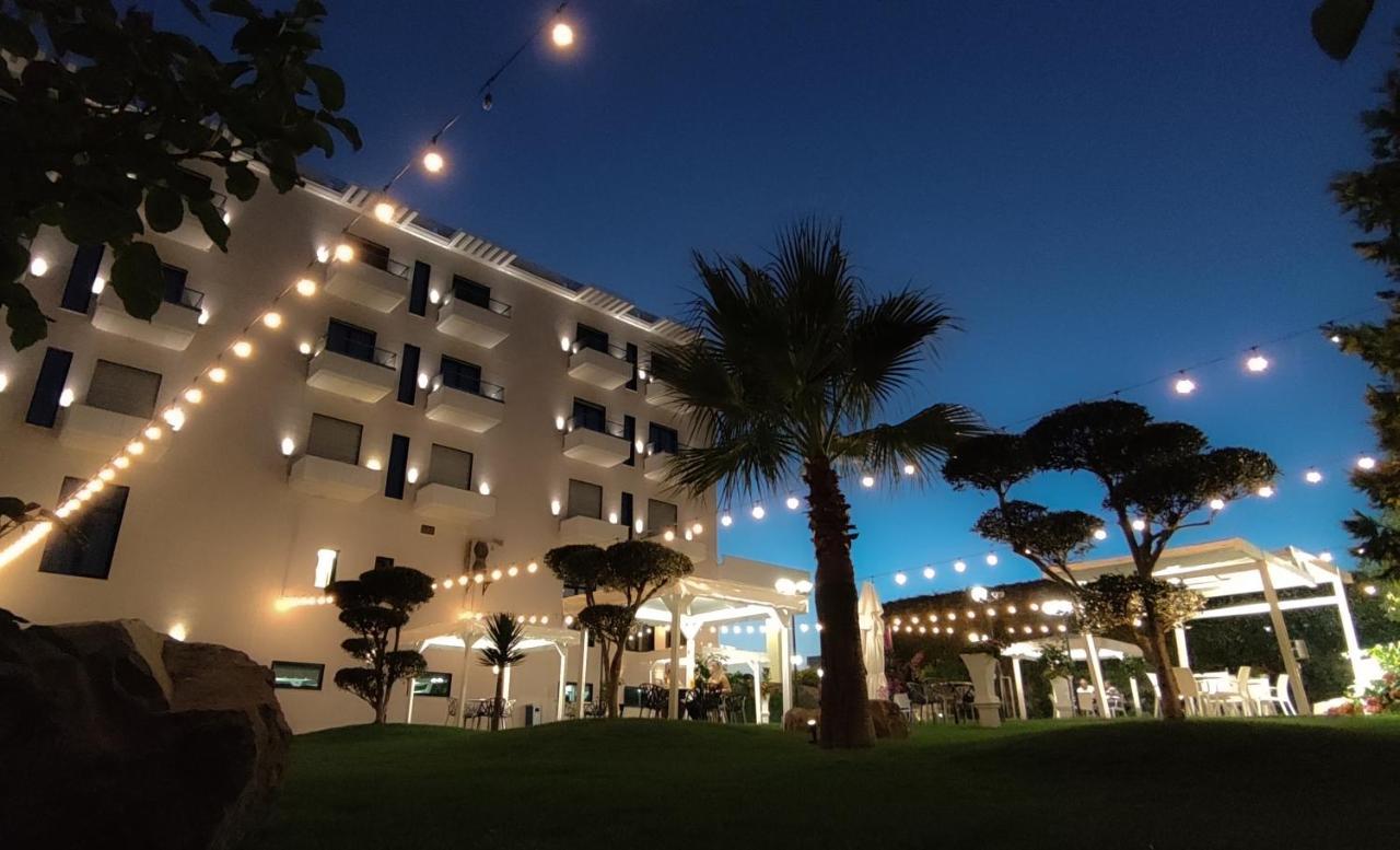 Hotel Delta Premium دراس المظهر الخارجي الصورة