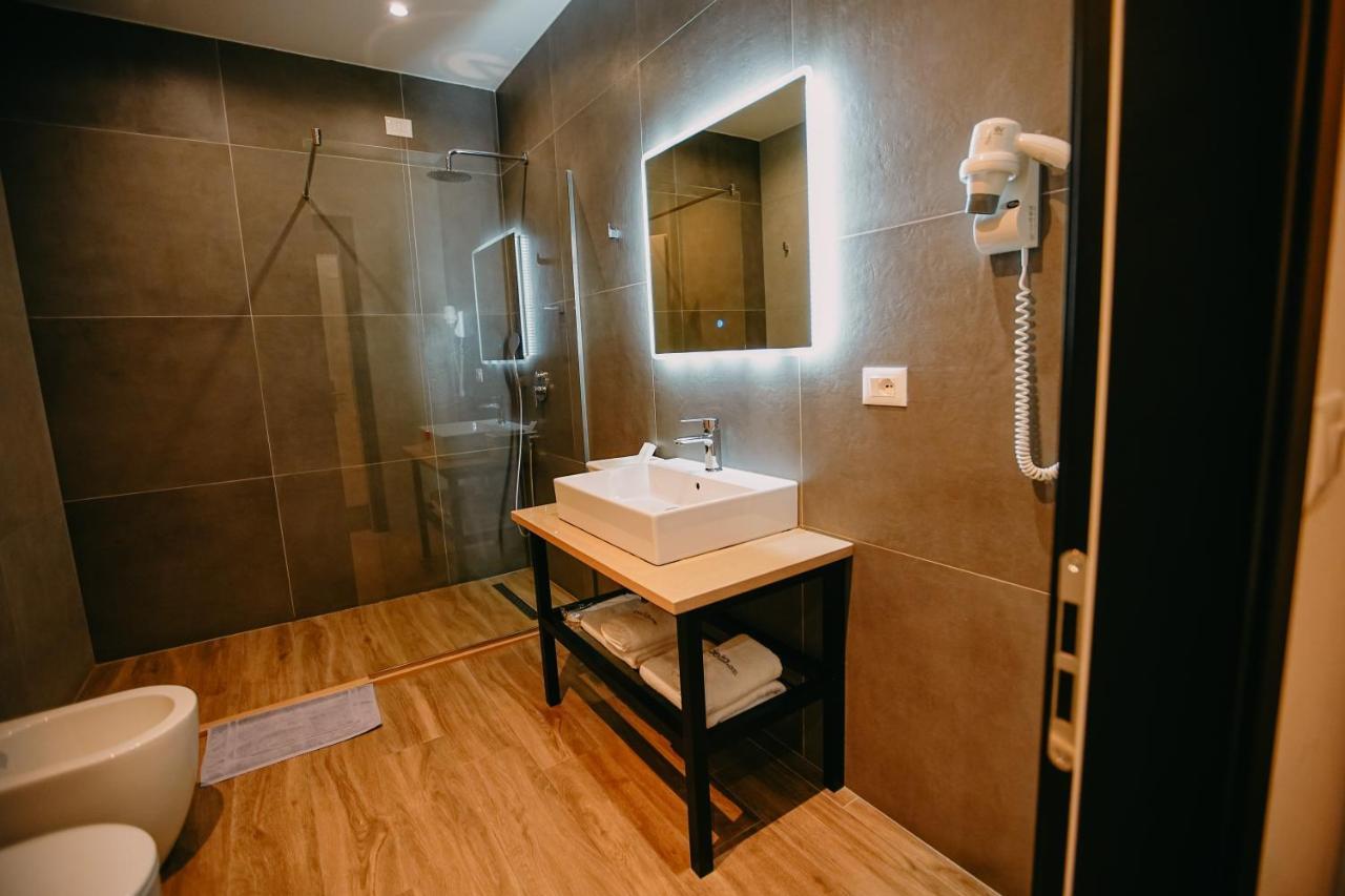 Hotel Delta Premium دراس المظهر الخارجي الصورة