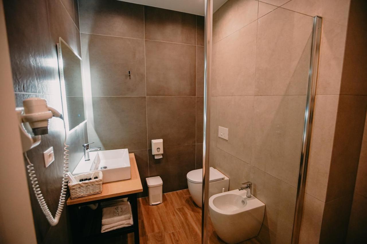 Hotel Delta Premium دراس المظهر الخارجي الصورة