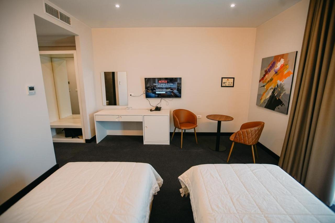 Hotel Delta Premium دراس المظهر الخارجي الصورة