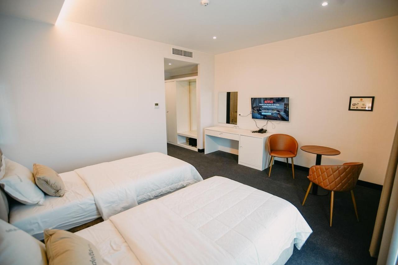 Hotel Delta Premium دراس المظهر الخارجي الصورة