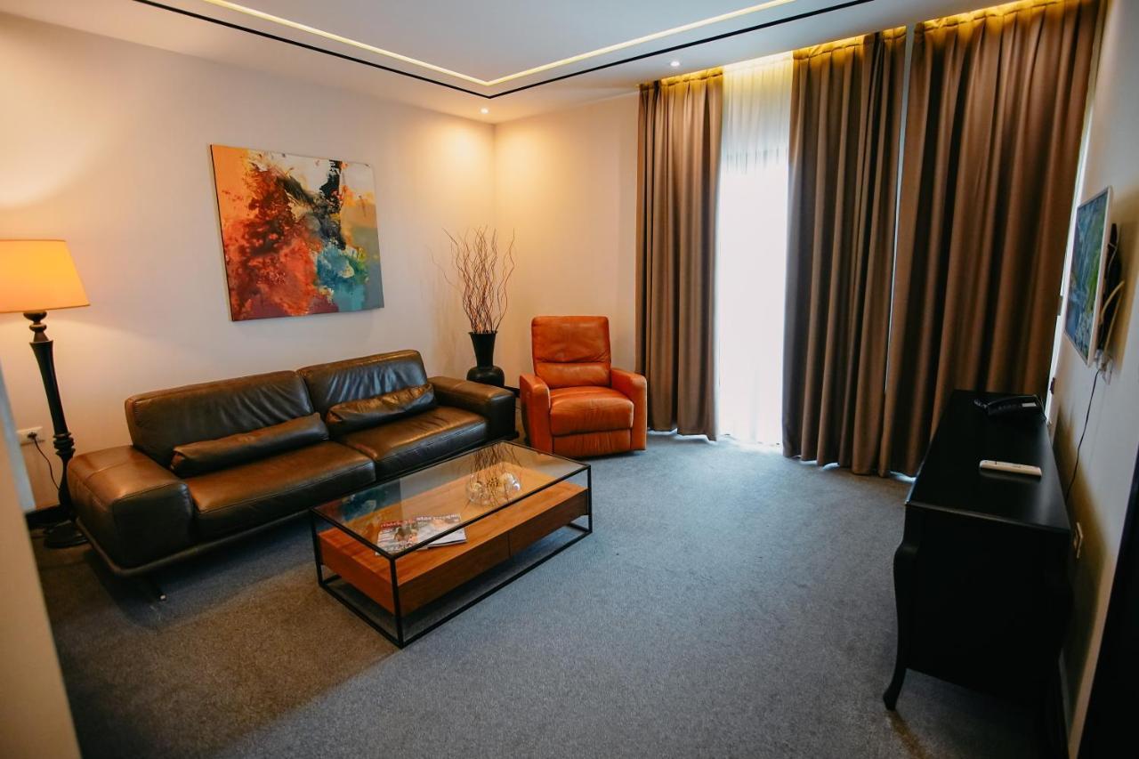Hotel Delta Premium دراس المظهر الخارجي الصورة