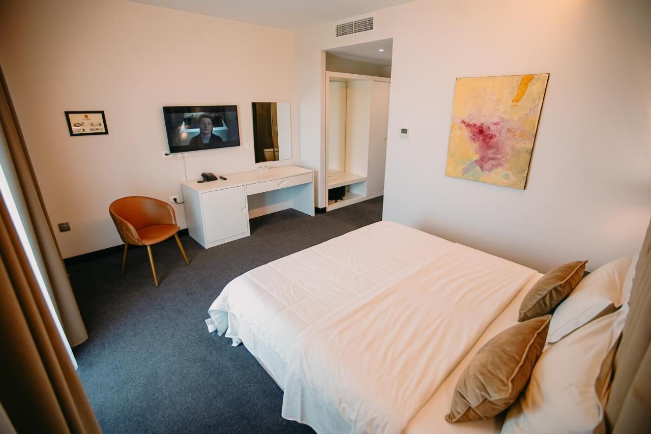 Hotel Delta Premium دراس المظهر الخارجي الصورة