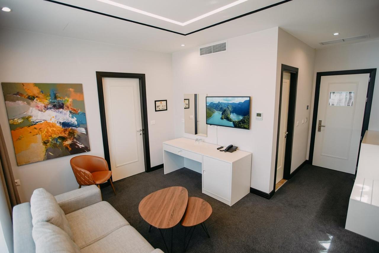 Hotel Delta Premium دراس المظهر الخارجي الصورة