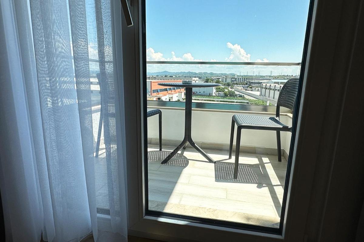 Hotel Delta Premium دراس المظهر الخارجي الصورة