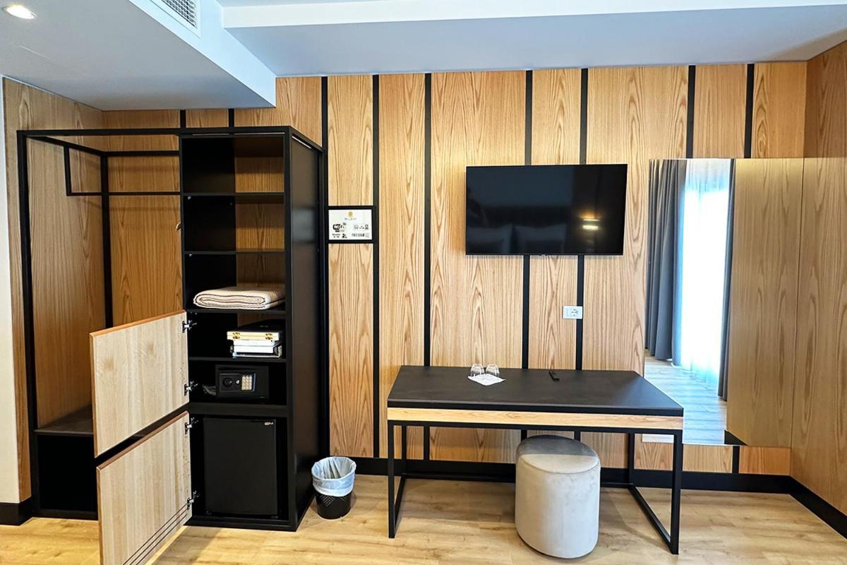Hotel Delta Premium دراس المظهر الخارجي الصورة